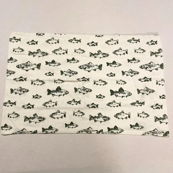 Eddie Bauer School of Fish Lot of 2 Pillow Cases 29.5 x 19 Inch - Picture 3 of 16